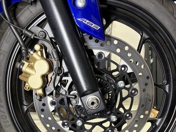 サンスターのフローティングディスクローターを組んだYZF-R3のフロント周り