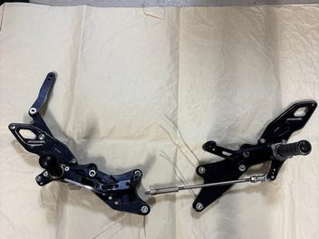 R25から外したSTRIKERステップキットの左右一式